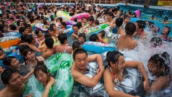 О том, как купаются в пекинских бассейнах